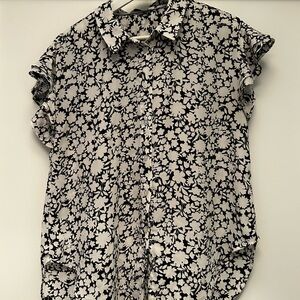 Denver Hayes Black and White Floral Button Down tie-front Shirt